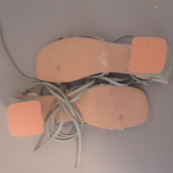 Sage green heels with Ties - Picture 6 of 7